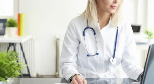 Snakk med fastlegen om vold og overgrep. For utsatt, utøver og pårørende